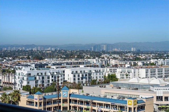 13600 Marina Pointe Dr., Marina del Rey CA: https://media.crmls.org/medias/c39cdab7-b8c1-4fe5-bce2-3aa6b78e4f50.jpg