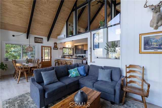 553 Pioneer Road, Lake Arrowhead CA: https://media.crmls.org/medias/c39cef30-63b3-4de7-adaf-23a45d3b739b.jpg
