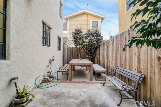 102 Bonito Avenue, Long Beach CA: https://media.crmls.org/medias/c39d2b5b-c421-44cb-b63e-05f1b88adc05.jpg