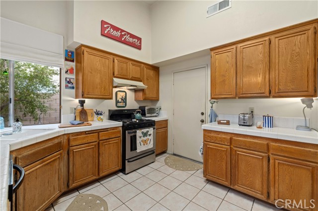 Detail Gallery Image 14 of 27 For 39330 Gainsborough Dr, Palmdale,  CA 93551 - 3 Beds | 2 Baths
