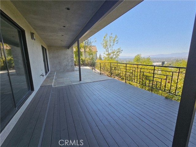 3622 Roberts View Place, Studio City CA: https://media.crmls.org/medias/c39e325a-ea29-4584-9815-a892f5ea0d81.jpg