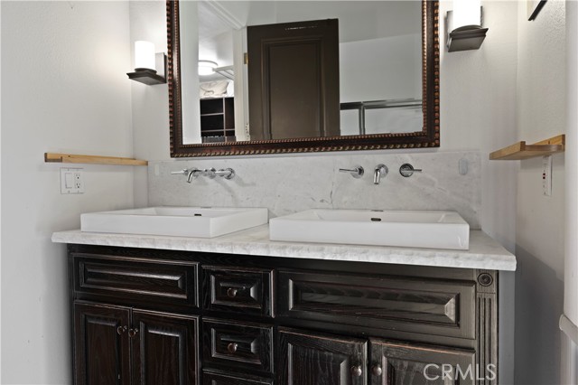 Detail Gallery Image 16 of 32 For 455 Vista Grande, Newport Beach,  CA 92660 - 3 Beds | 2 Baths