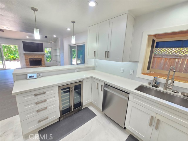 2524 Elden Avenue, Costa Mesa CA: https://media.crmls.org/medias/c39ef4a8-8c2a-4a4e-97a6-c95682aa7c37.jpg