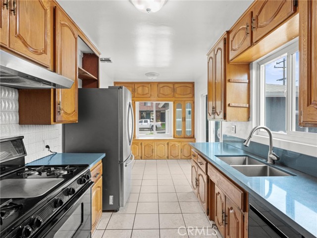Image 8 of 41 For 14808 Condon Avenue