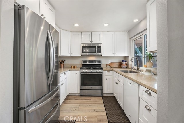 Detail Gallery Image 10 of 40 For 20001 Village Green Dr, Lakewood,  CA 90715 - 4 Beds | 2/1 Baths