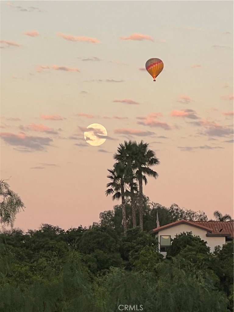 https://media.crmls.org/medias/c39f8205-ec7c-4e24-b407-78cbd1248aec.jpg?preset=X-Large