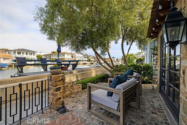 Detail Gallery Image 30 of 35 For 305 Grand Canal #1,  Newport Beach,  CA 92662 - 4 Beds | 3 Baths
