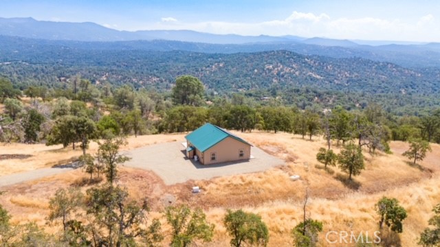 Detail Gallery Image 16 of 66 For 4125 Heavenly Crest Rd, Mariposa,  CA 95338 - 3 Beds | 3 Baths