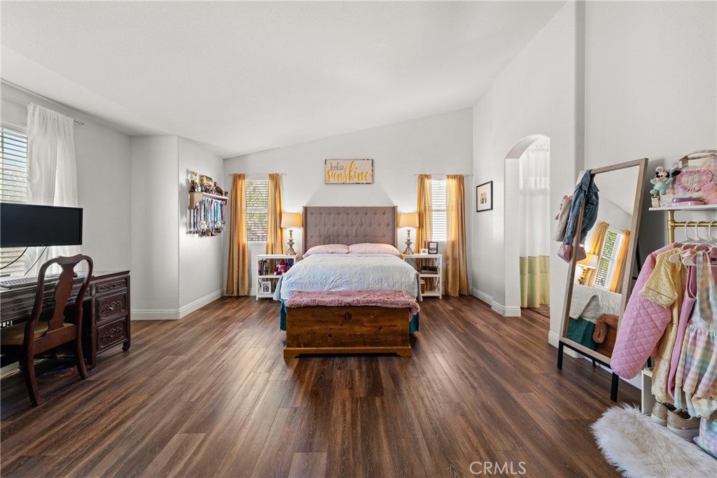 https://media.crmls.org/medias/c3a1bee9-a368-47e0-a184-994dfa6d08cd.jpg?preset=X-Large
