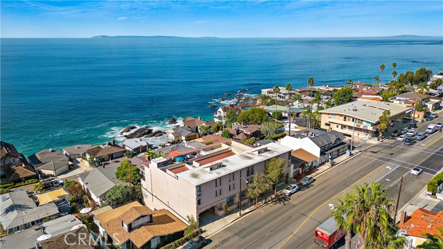 2037 S Coast, Laguna Beach CA: https://media.crmls.org/medias/c3a21769-2bb9-4667-9cf7-fbfb3b5389e2.jpg