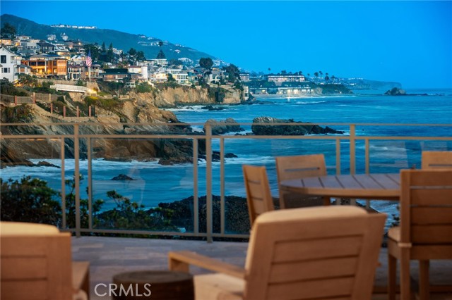 1901 Ocean Way, Laguna Beach CA: https://media.crmls.org/medias/c3a2ba85-0d9e-450b-8447-61357d9158d1.jpg