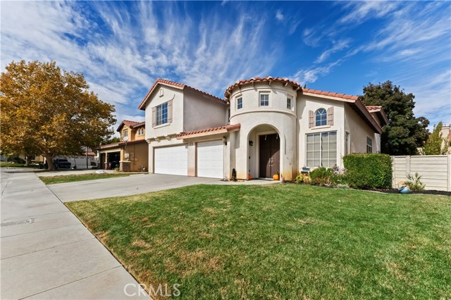 Detail Gallery Image 1 of 40 For 6553 Highbluff Way, Lancaster,  CA 93536 - 5 Beds | 3 Baths