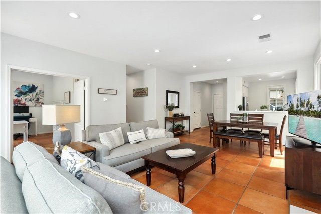7327 Seafarer Place, Carlsbad CA: https://media.crmls.org/medias/c3a425d6-31bd-49af-9ea6-b0d9efdec569.jpg