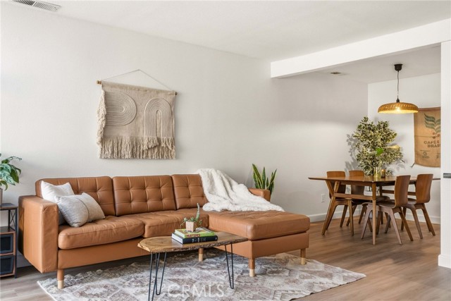 Detail Gallery Image 2 of 26 For 25712 Le Parc #41,  Lake Forest,  CA 92630 - 1 Beds | 1/1 Baths