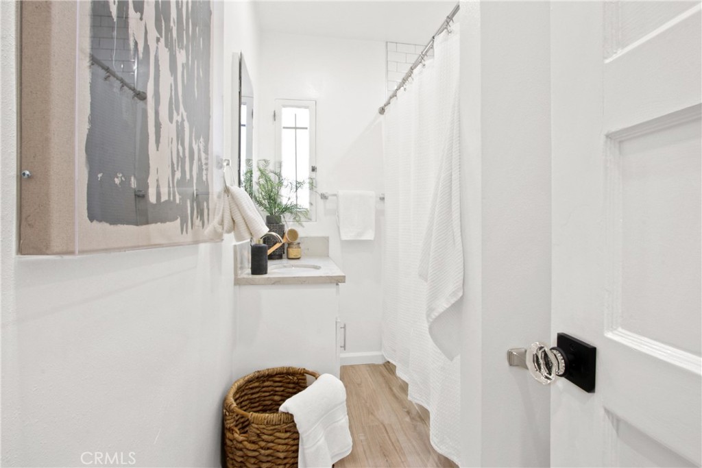 https://media.crmls.org/medias/c3a4c7c4-3a96-4935-a2aa-8f5e50616636.jpg?preset=X-Large