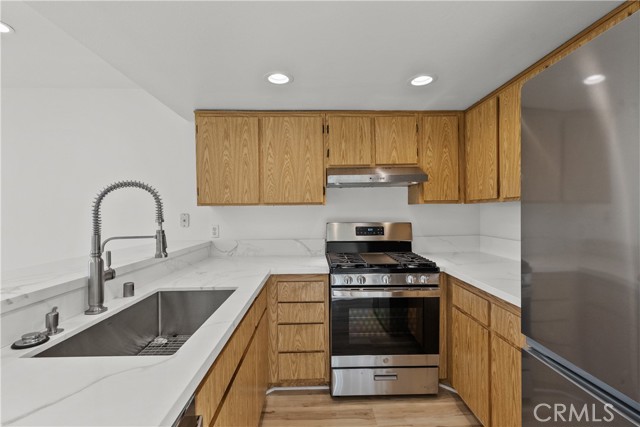Detail Gallery Image 15 of 26 For 18209 Sierra #4,  Canyon Country,  CA 91351 - 2 Beds | 2 Baths