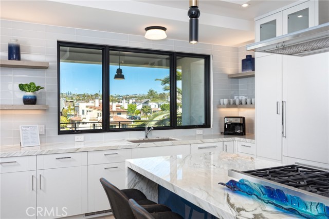 Detail Gallery Image 11 of 30 For 356 Dahlia Place, Corona Del Mar,  CA 92625 - 3 Beds | 3/2 Baths