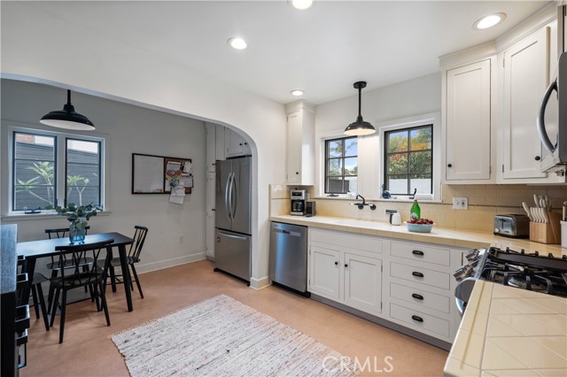 Detail Gallery Image 11 of 38 For 5022 E Broadway, Long Beach,  CA 90803 - 2 Beds | 2 Baths
