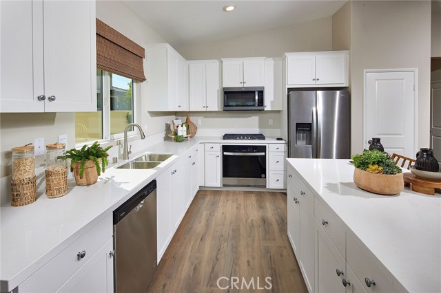 Detail Gallery Image 7 of 15 For 23352 Copa De Oro Ct, Wildomar,  CA 92595 - 4 Beds | 3 Baths