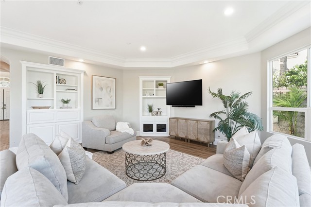 Detail Gallery Image 11 of 47 For 5489 E Suncrest Rd, Anaheim Hills,  CA 92807 - 4 Beds | 4/1 Baths