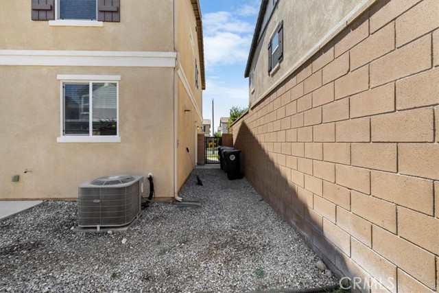 5585 Bella Way, Fontana CA: https://media.crmls.org/medias/c3a776ec-db5e-48e9-9b9e-63192b9b5214.jpg