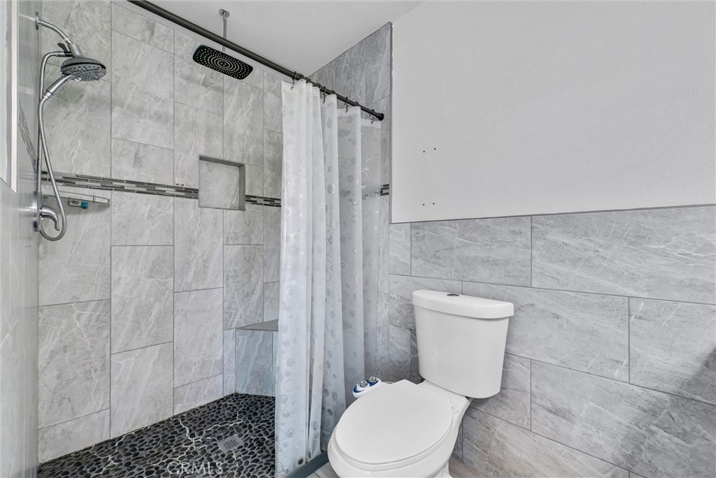 https://media.crmls.org/medias/c3a7b6f6-5ed4-42bf-aa49-e5b0b1e02cf7.jpg?preset=X-Large