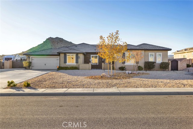 Detail Gallery Image 5 of 73 For 17066 Takipi Rd, Apple Valley,  CA 92307 - 3 Beds | 3 Baths