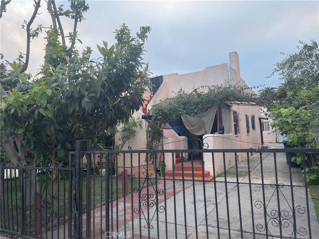 2323 S Redondo Boulevard, Los Angeles, CA 90016