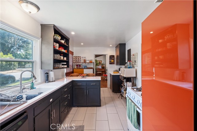 1105 W Highland Avenue, Redlands CA: https://media.crmls.org/medias/c3a9ba2f-23ea-42b7-9617-271d69fdd2aa.jpg