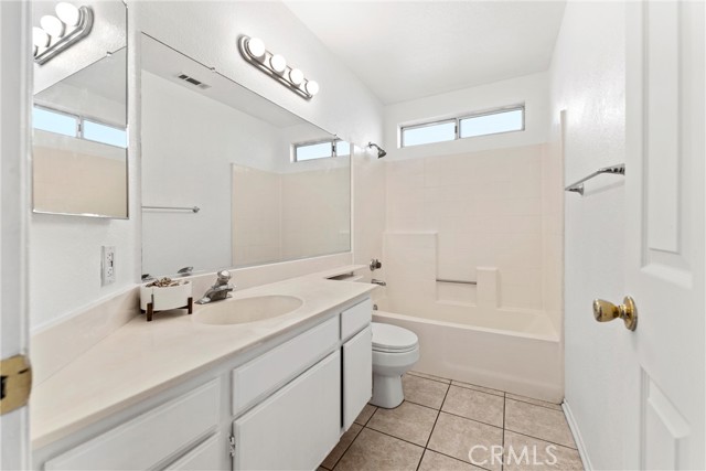 3519 San Jacinto Avenue, Rosamond CA: https://media.crmls.org/medias/c3aa4d94-60ca-4d2a-b3a6-1cb4ff41728e.jpg
