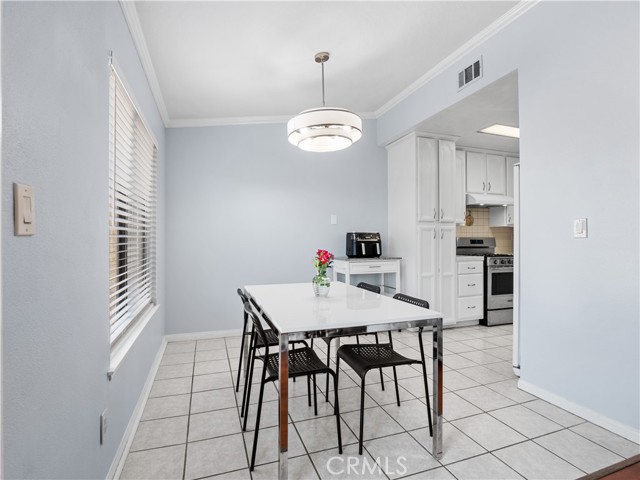 Detail Gallery Image 5 of 24 For 25995 Pueblo Dr, Valencia,  CA 91355 - 3 Beds | 2 Baths