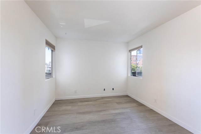 327 Chestnut Avenue, Long Beach CA: https://media.crmls.org/medias/c3ab5f03-4cc0-46ac-9bca-500b5a7037aa.jpg