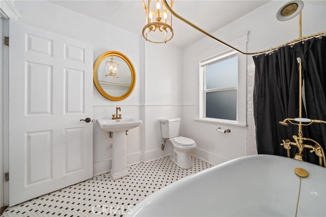 Detail Gallery Image 23 of 32 For 1148 Chestnut Ave, Long Beach,  CA 90813 - 4 Beds | 2 Baths