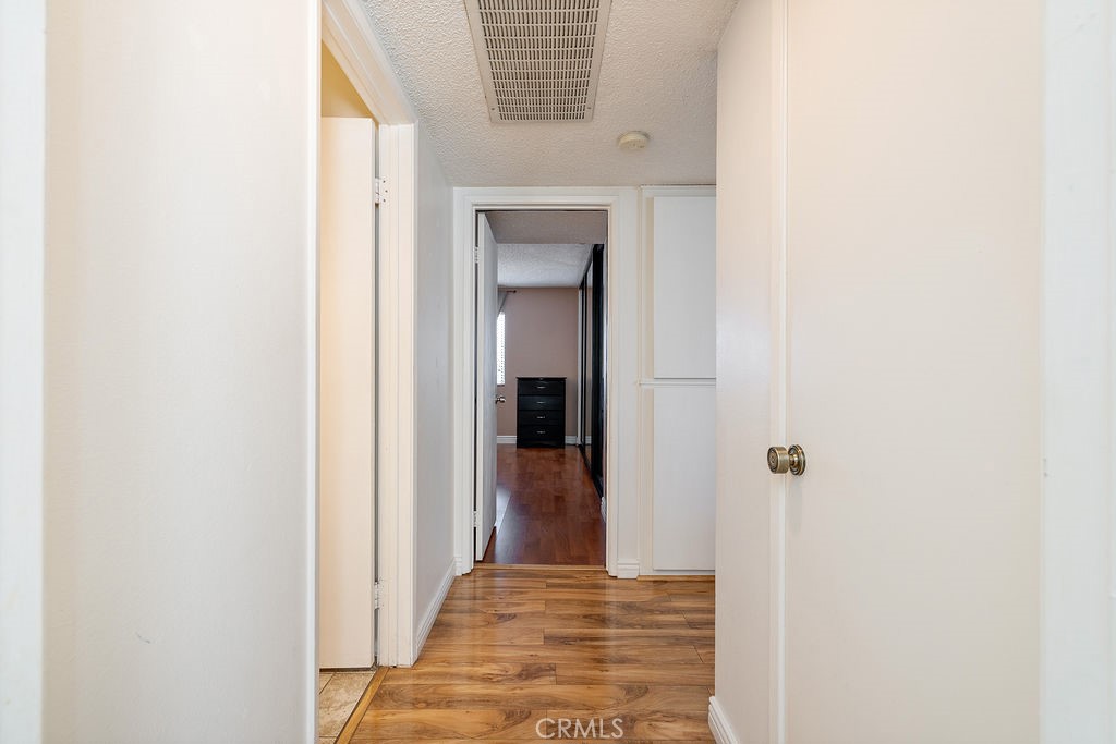 https://media.crmls.org/medias/c3ad57d0-10ec-4659-8eec-1669c2acb96b.jpg?preset=X-Large