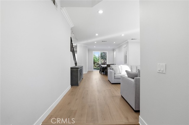 Detail Gallery Image 5 of 46 For 8220 Chamberlain, Reseda,  CA 91335 - 4 Beds | 3 Baths