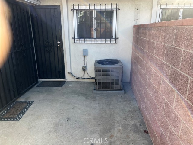 Detail Gallery Image 8 of 9 For 10427 Van Ness Ave #1,  Inglewood,  CA 90303 - 2 Beds | 1 Baths