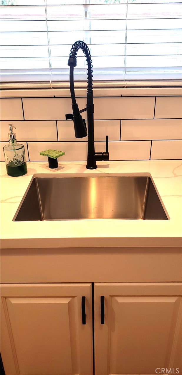 Detail Gallery Image 4 of 9 For 4131 Perlita Ave #B,  Los Angeles,  CA 90039 - 2 Beds | 1 Baths