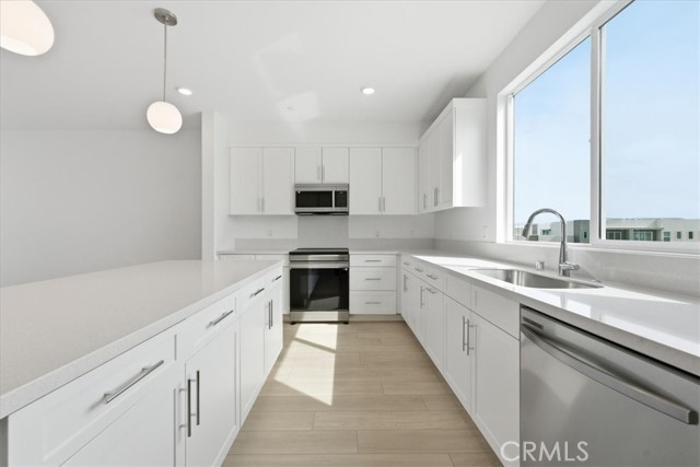 Detail Gallery Image 12 of 27 For 27341 Bear Creek Ln, Valencia,  CA 91381 - 3 Beds | 3/1 Baths