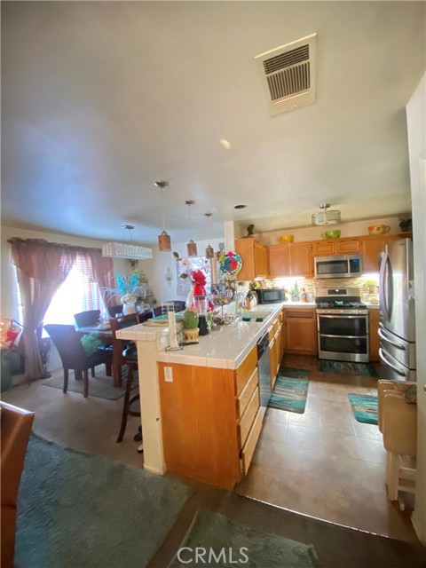 Detail Gallery Image 6 of 10 For 14676 Green River Rd, Victorville,  CA 92394 - 3 Beds | 2/1 Baths