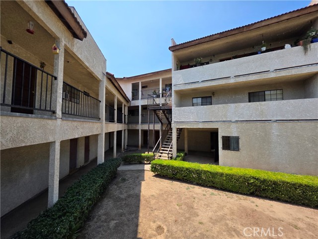 2121 El Paseo, Alhambra CA: https://media.crmls.org/medias/c3b04b11-95b0-42f0-90e3-d50ec27d6338.jpg