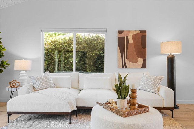 Detail Gallery Image 5 of 26 For 1321 W Morningside Dr, Burbank,  CA 91506 - 2 Beds | 2 Baths