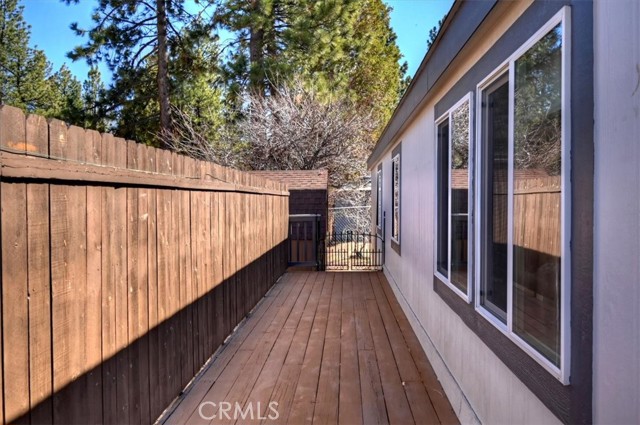 391 Montclair Dr, Big Bear City CA: https://media.crmls.org/medias/c3b1db00-4678-4324-b8ed-bb14e1de5c85.jpg