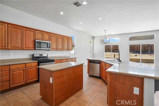 Detail Gallery Image 11 of 41 For 11559 Emmy Ct, Adelanto,  CA 92301 - 4 Beds | 2 Baths