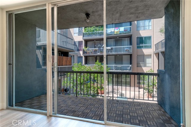 Detail Gallery Image 4 of 19 For 1745 Camino Palmero St #202,  Los Angeles,  CA 90046 - 1 Beds | 1 Baths