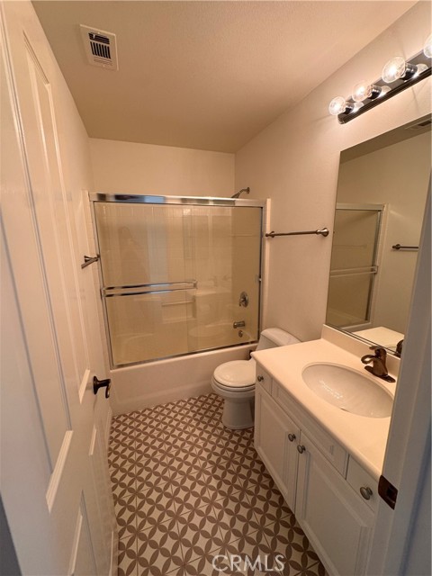 44 Arcata, Irvine CA: https://media.crmls.org/medias/c3b2d47b-c26a-4b9b-a438-55f36b61645b.jpg