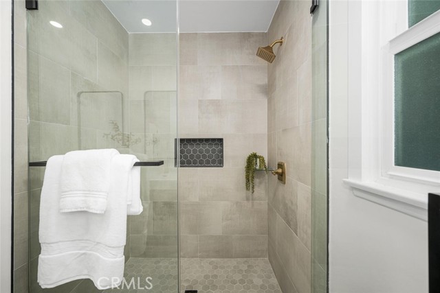 2312 Iroquois Avenue, Long Beach CA: https://media.crmls.org/medias/c3b44fc3-f69c-485e-a495-c3cf68585910.jpg