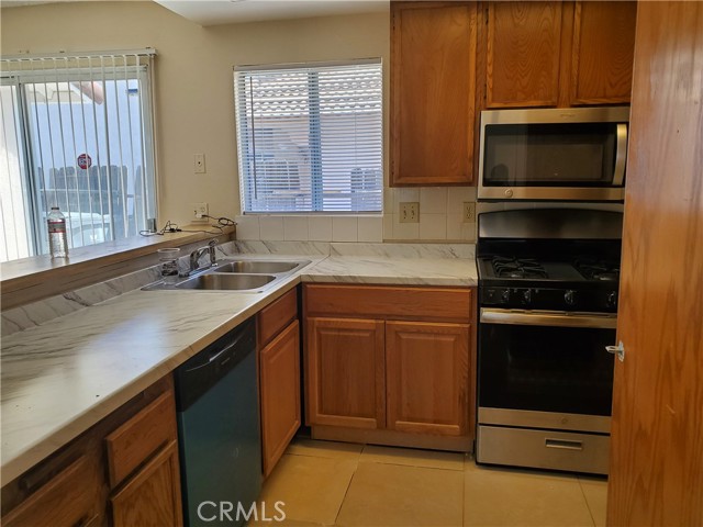 Detail Gallery Image 4 of 4 For 25065 Wendy Wy, Moreno Valley,  CA 92551 - 2 Beds | 2 Baths