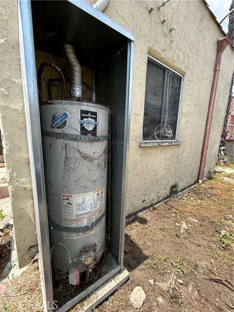 4170 4th Avenue, Los Angeles CA: https://media.crmls.org/medias/c3b6ff63-bbb7-4813-9f95-e2a47e7957ea.jpg