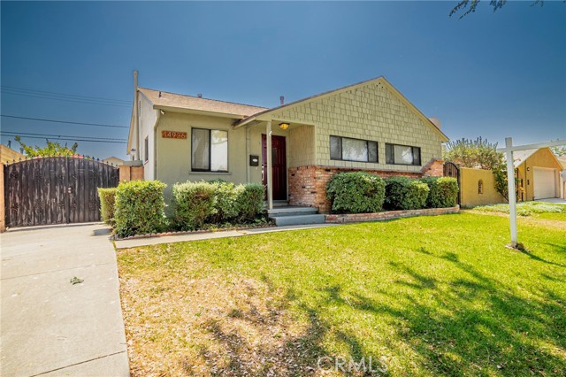 Detail Gallery Image 1 of 1 For 14926 Florwood Ave, Hawthorne,  CA 90250 - 3 Beds | 1 Baths