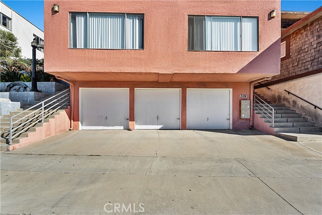 2124 Hermosa Avenue, Hermosa Beach, California 90254, 10 Bedrooms Bedrooms, ,8 BathroomsBathrooms,Residential,Sold,Hermosa,SB25013040